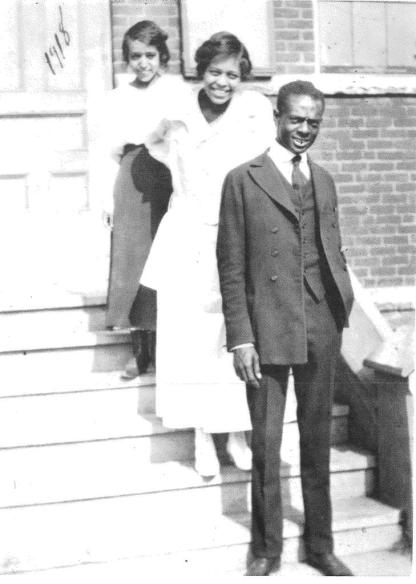 First Ward school teachers on the steps of the school in 1918.  Starting at the left is Bernice Kersey, Ruth Sykes Penn and St. Clair Price. 